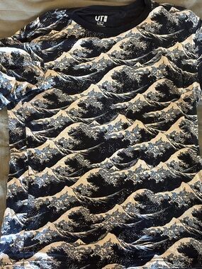 Uniqlo Hokusai Blue Graphic Tee - Navy & Cream Print